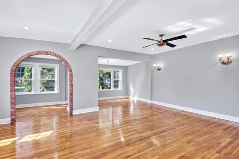 $899,999 | 117 Walnut Street, West Hempstead, NY 11552
