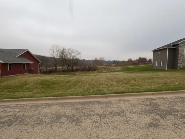 $45,000 | 300 Diamond Oaks Drive, Dodgeville, WI 53533