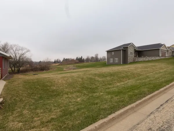 $45,000 | 300 Diamond Oaks Drive, Dodgeville, WI 53533