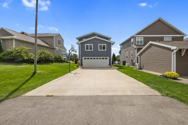 $725,000 | 1009 Treasure Island Drive, Mattawan, MI 49071