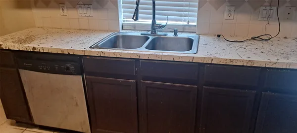 a close view of sink and tap