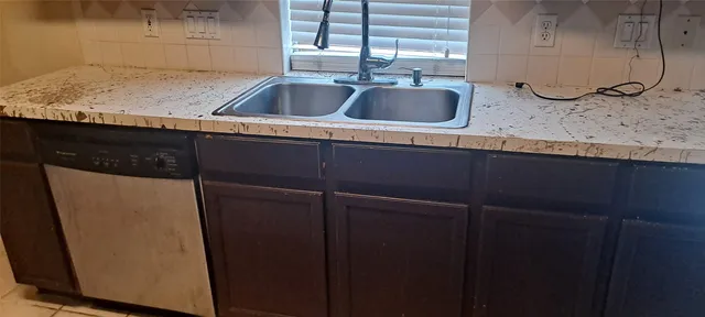 $2,400 | 4519 Park Breeze Drive, Fresno, TX 77545