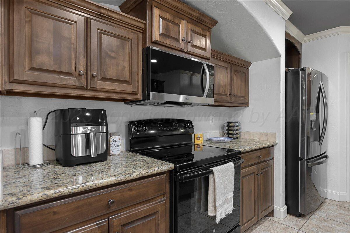 22 Sandra Lane Canyon, TX 79015 - Photo 2 of 25 a kitchen with stainless steel appliances granite countertop a sink stove and refrigerator