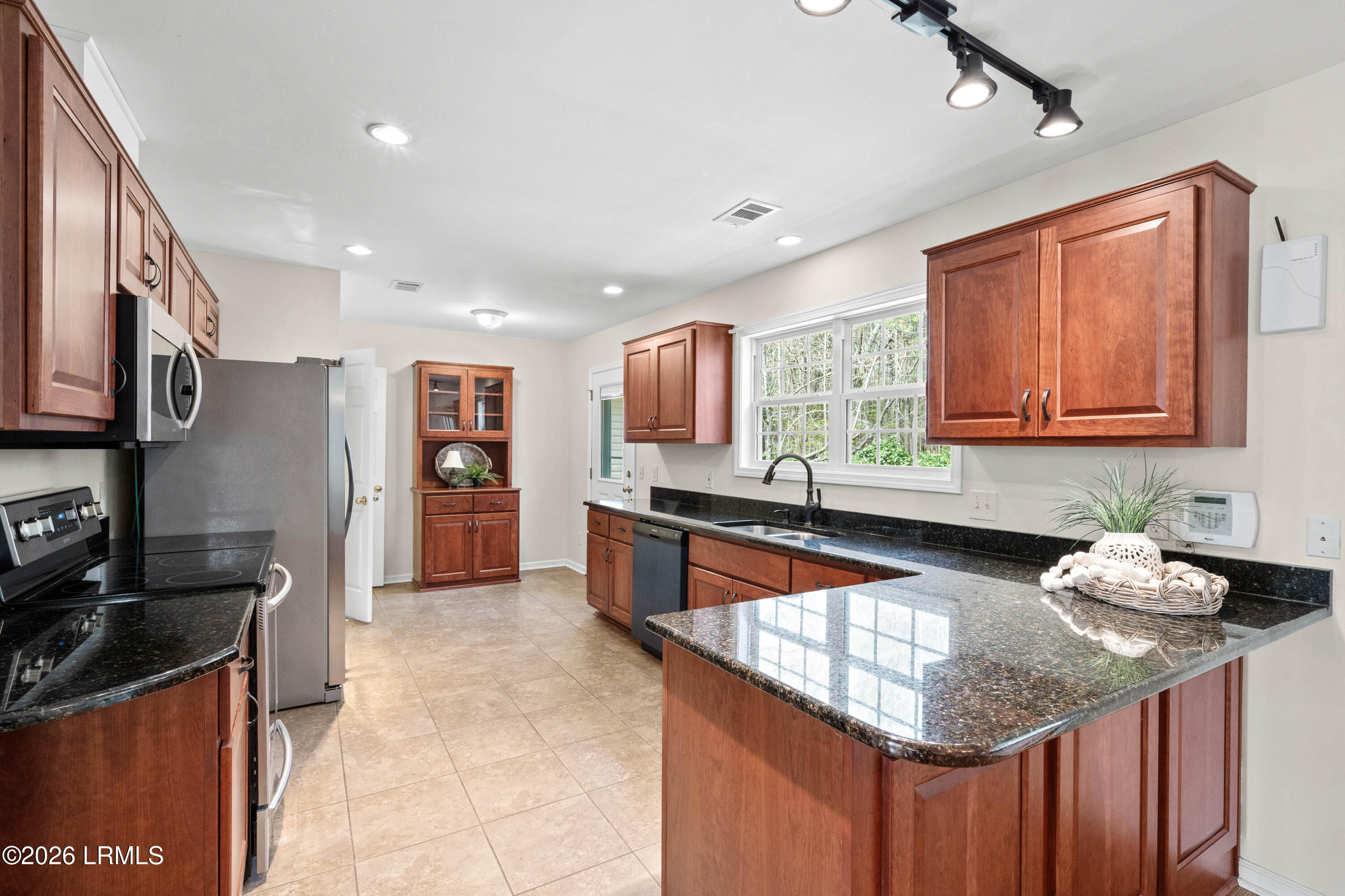 97 Ridgeland Lakes Drive Ridgeland, SC 29936 - Photo 11 of 33 97 Ridgeland Lakes-23