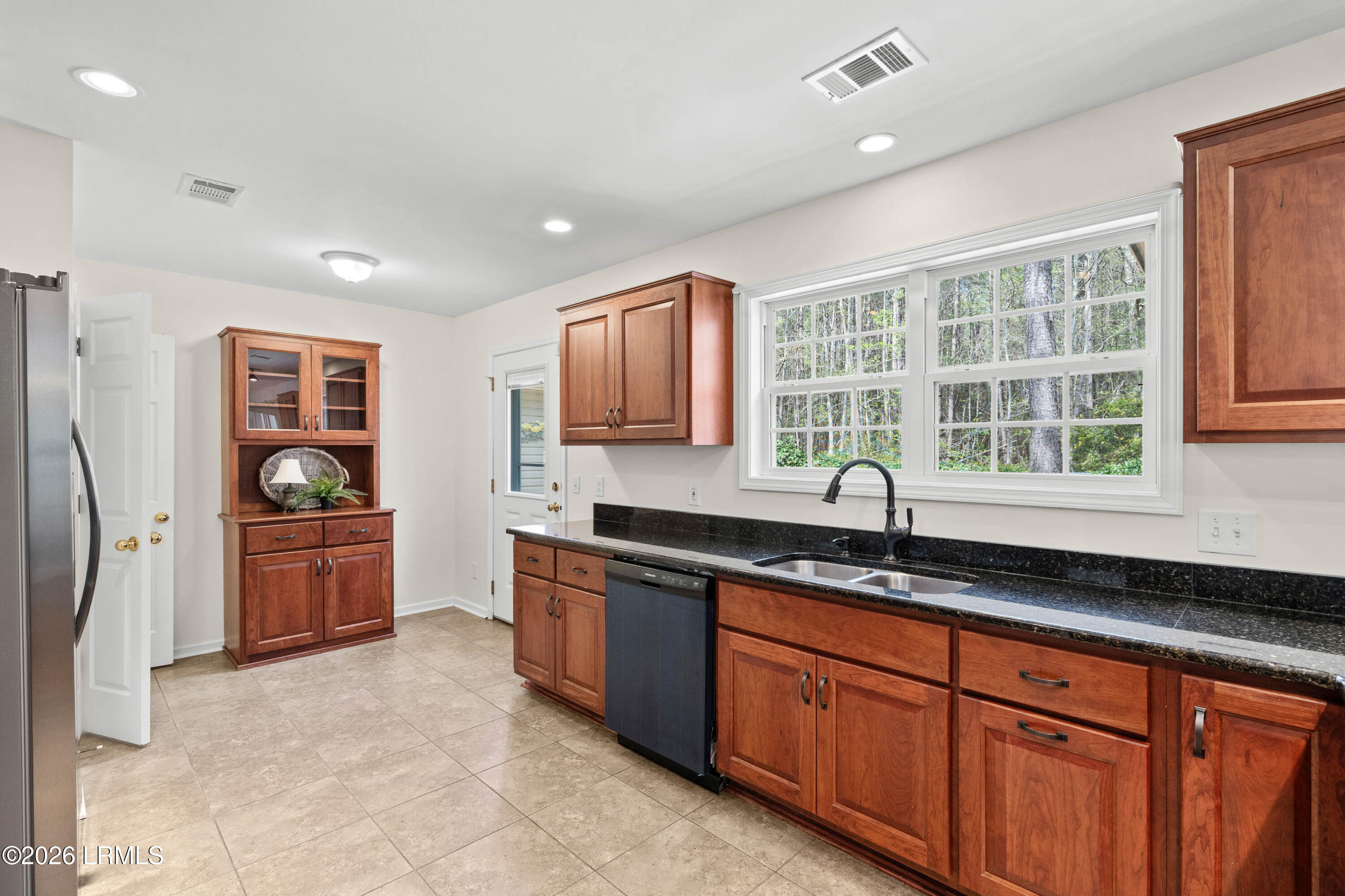 97 Ridgeland Lakes Drive Ridgeland, SC 29936 - Photo 12 of 33 97 Ridgeland Lakes-24