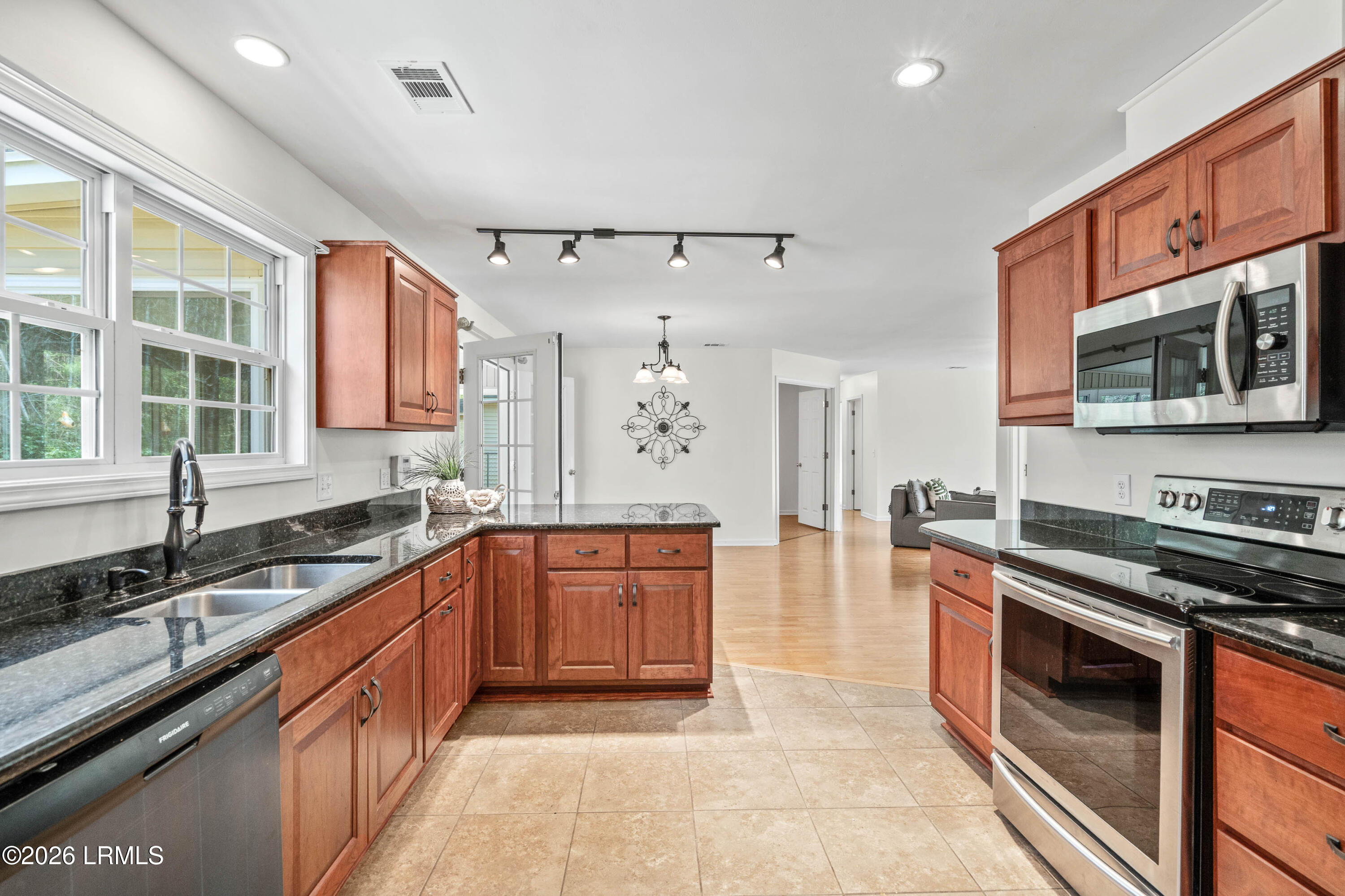 97 Ridgeland Lakes Drive Ridgeland, SC 29936 - Photo 15 of 33 97 Ridgeland Lakes-27