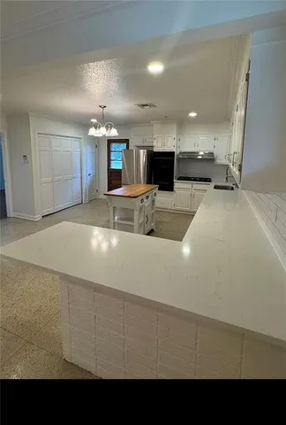 $3,200 | 900 Live Oak Street, Metairie, LA 70005