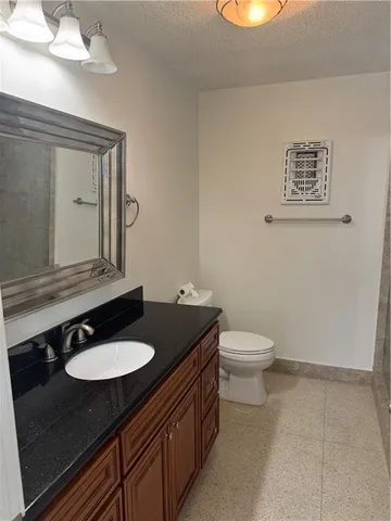 $3,200 | 900 Live Oak Street, Metairie, LA 70005