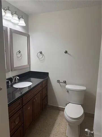 $3,200 | 900 Live Oak Street, Metairie, LA 70005