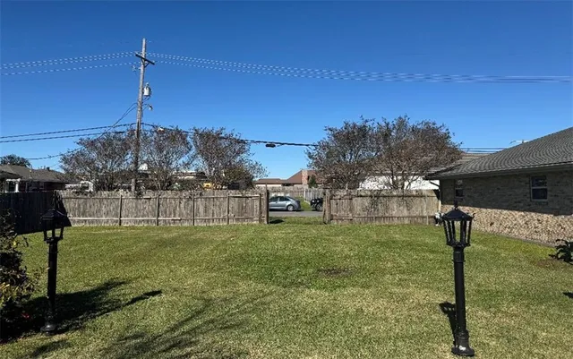 $3,200 | 900 Live Oak Street, Metairie, LA 70005