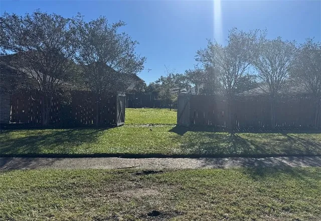 $3,200 | 900 Live Oak Street, Metairie, LA 70005