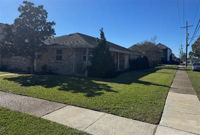 $3,200 | 900 Live Oak Street, Metairie, LA 70005