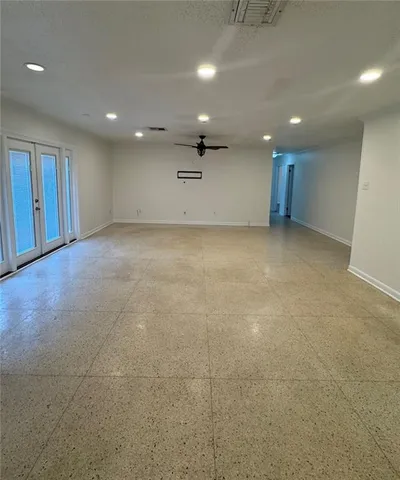 $3,200 | 900 Live Oak Street, Metairie, LA 70005