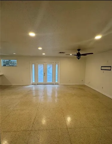 $3,200 | 900 Live Oak Street, Metairie, LA 70005