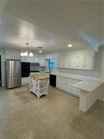 $3,200 | 900 Live Oak Street, Metairie, LA 70005