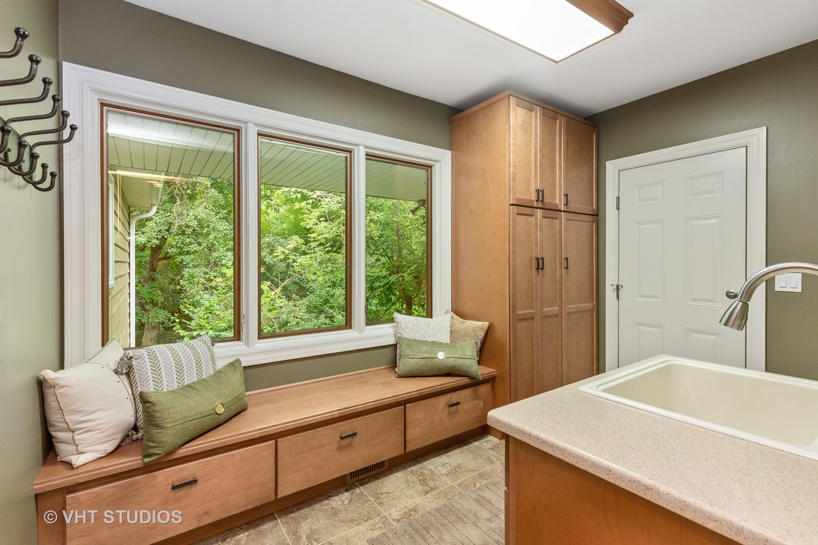 25287 Wren Road Tower Lakes, IL 60010 - Photo 20 of 51 a living room with furniture and a window