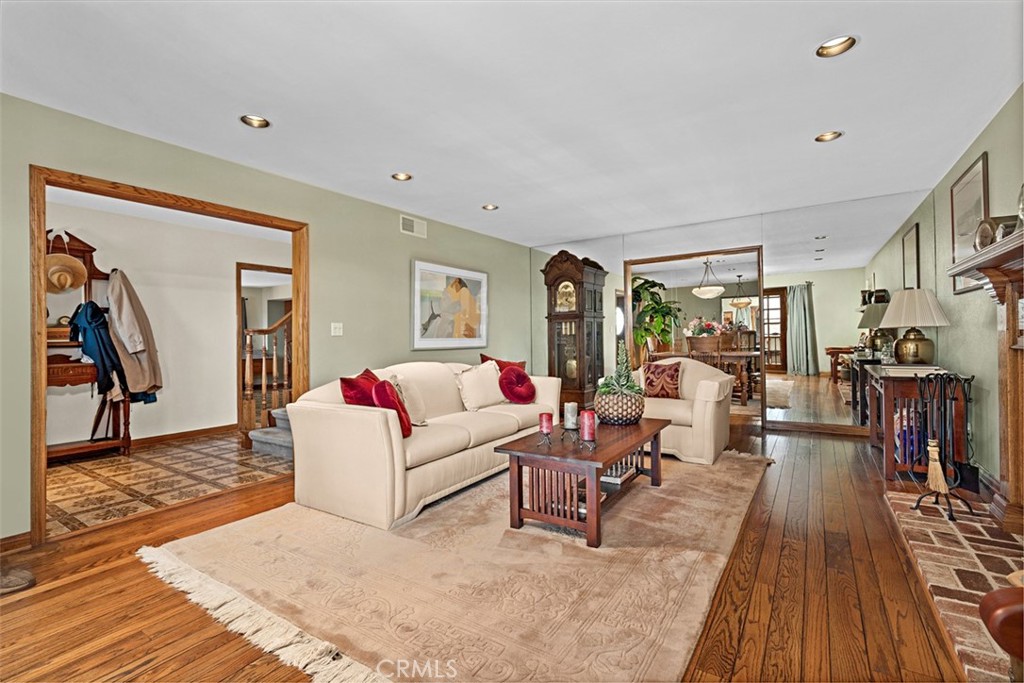 1746 Rudell Road Burbank, CA 91501 - Photo 14 of 41