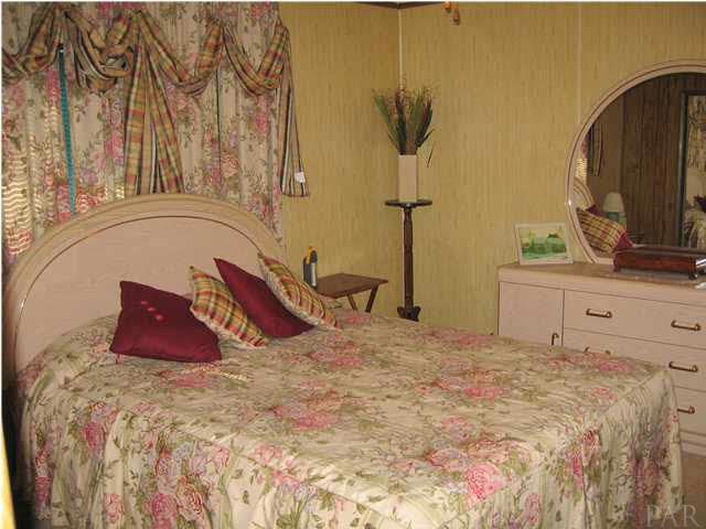 4308 Audiss Road Milton, FL 32583 - Photo 14 of 24 Master Bedroom