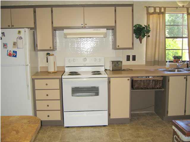 4308 Audiss Road Milton, FL 32583 - Photo 3 of 24 Kitchen