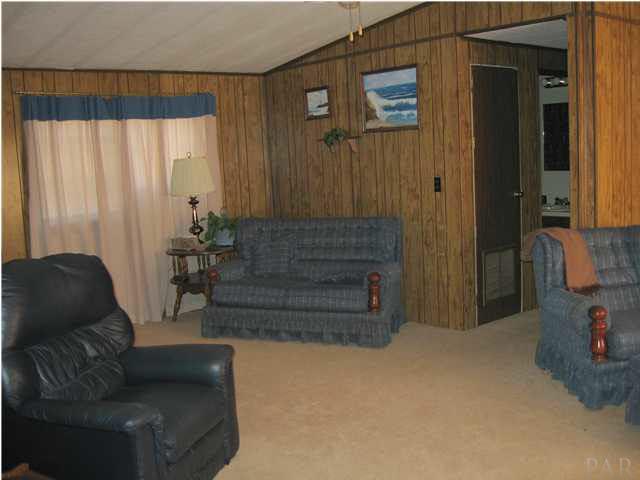 4308 Audiss Road Milton, FL 32583 - Photo 7 of 24 Living Room