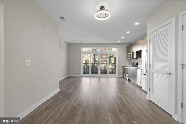 $519,999 | 989 South Buchanan Street, Unit 312, Arlington, VA 22204