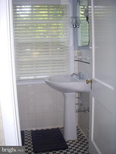 301 Broadmoor Road Baltimore, MD 21212 - Photo 14 of 24 Bath