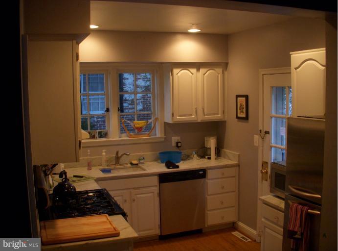 301 Broadmoor Road Baltimore, MD 21212 - Photo 4 of 24 Kitchen