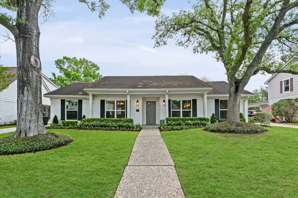 $569,900 | 1607 Crystal Hills Drive, Houston, TX 77077