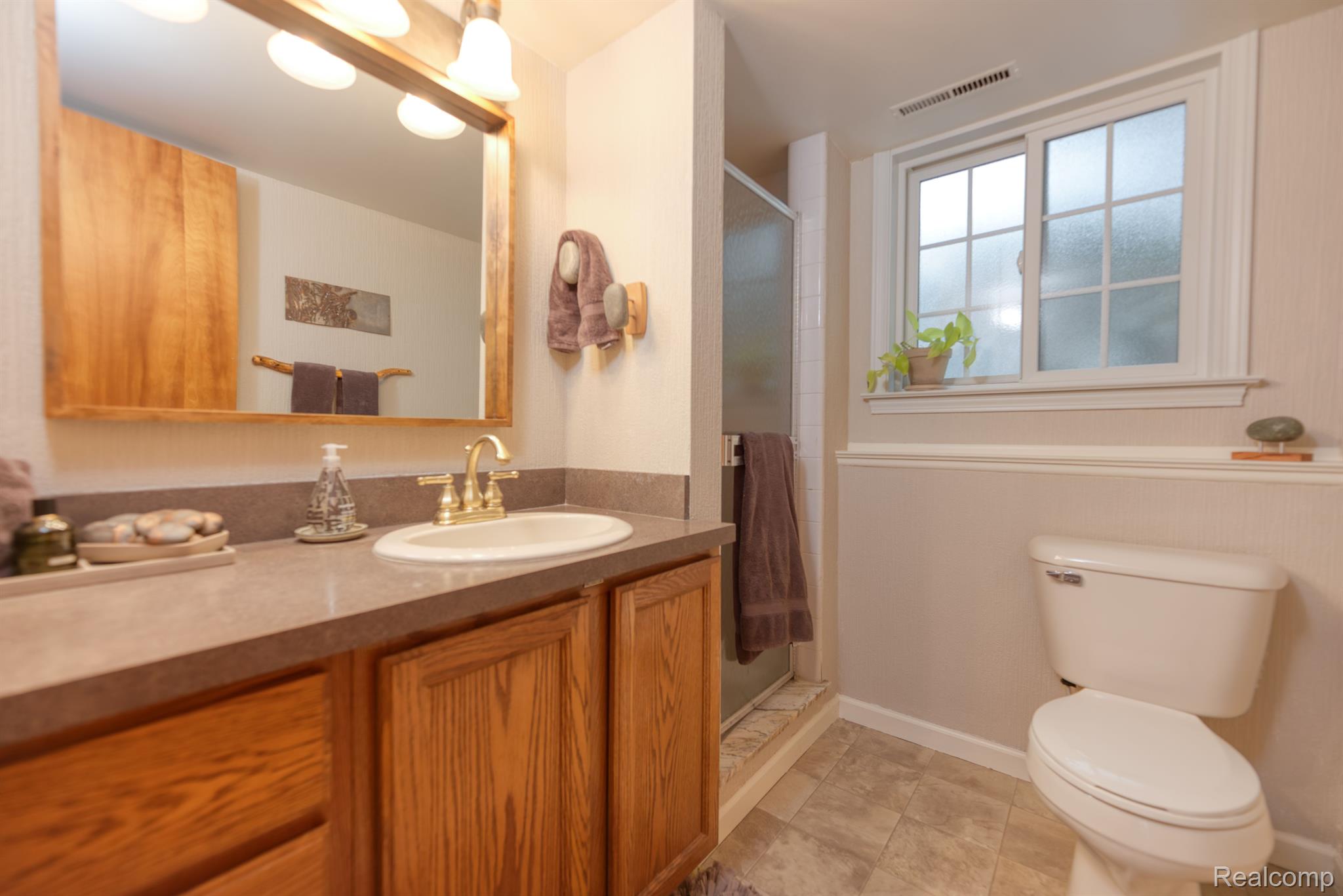11342 Denton Hill Road Fenton, MI 48430 - Photo 22 of 29 Full bath 2 lower