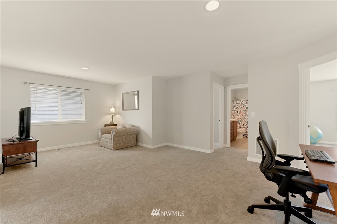 21909 39th Drive Southeast Bothell, WA 98021 - Photo 15 of 26 a workspace with furniture and a window