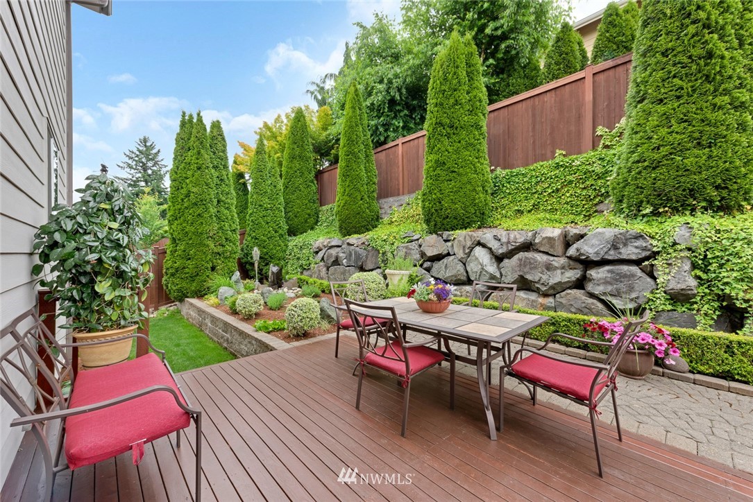 21909 39th Drive Southeast Bothell, WA 98021 - Photo 24 of 26 a view of a backyard with sitting area