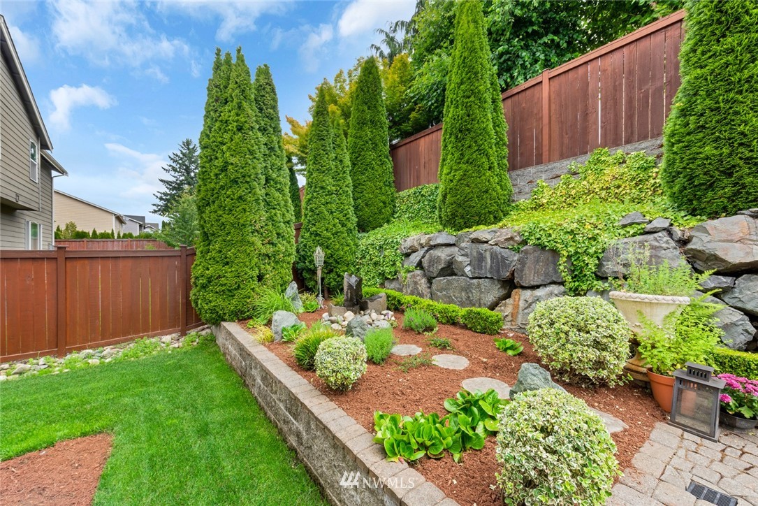 21909 39th Drive Southeast Bothell, WA 98021 - Photo 26 of 26 a view of a backyard with plants
