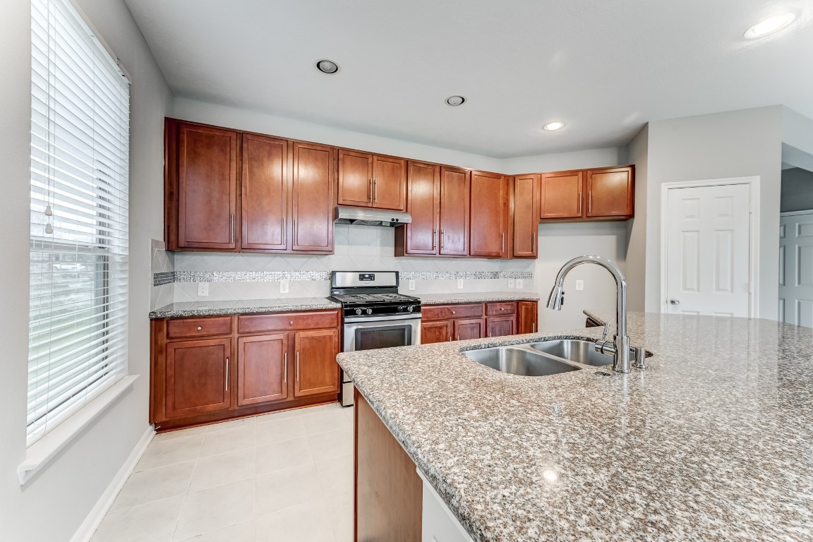 4706 Mint Trail Houston, TX 77066 - Photo 13 of 46