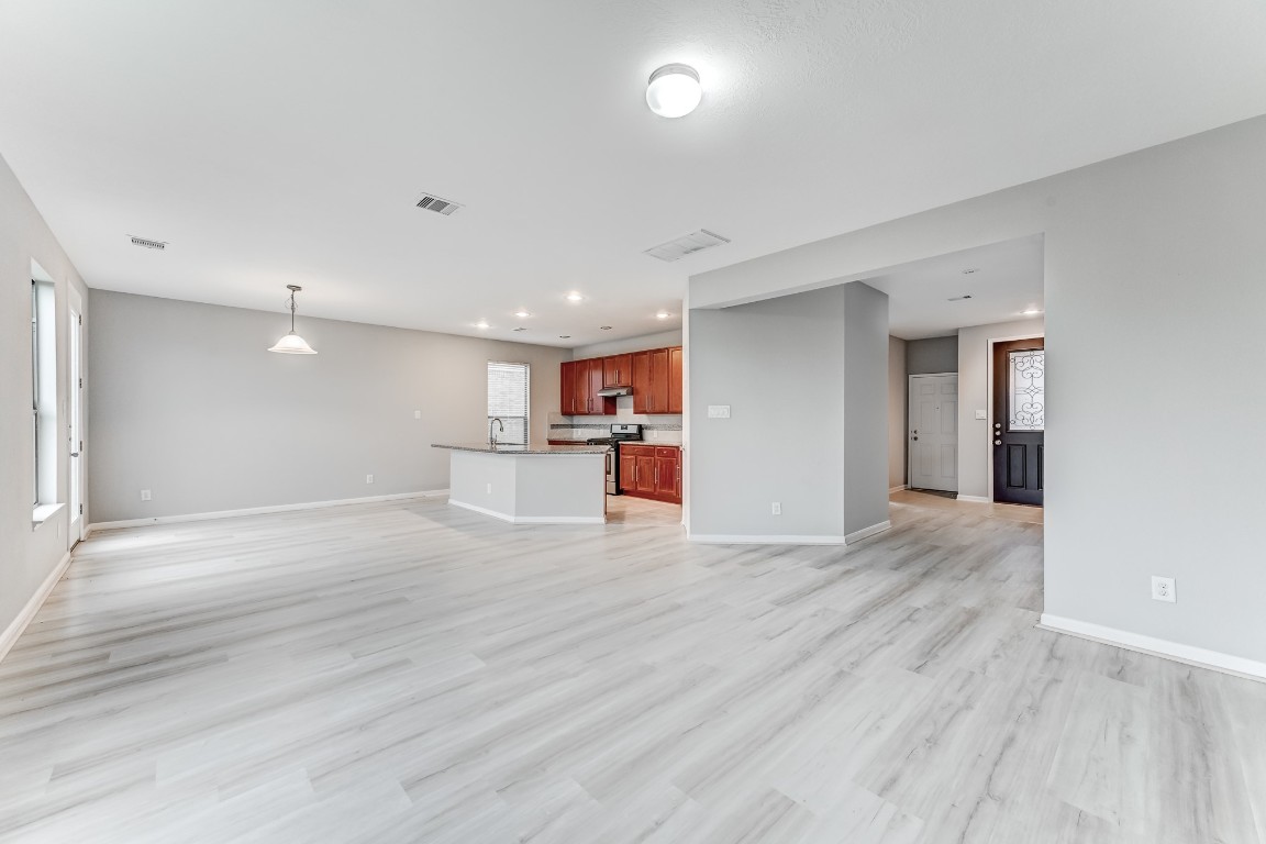 4706 Mint Trail Houston, TX 77066 - Photo 9 of 46