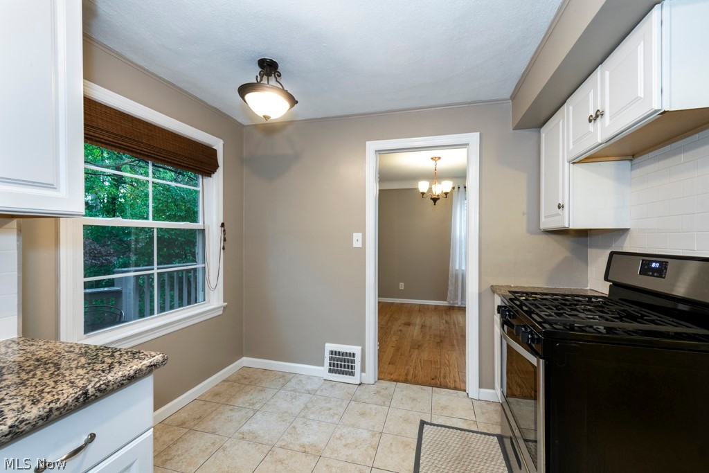 5239 Spencer Road Cleveland, OH 44124 - Photo 13 of 35