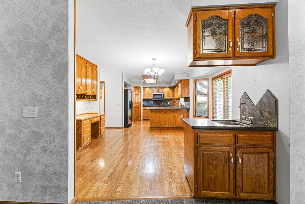 403 North Leonard Road St. Joseph, MO 64506 - Photo 11 of 63