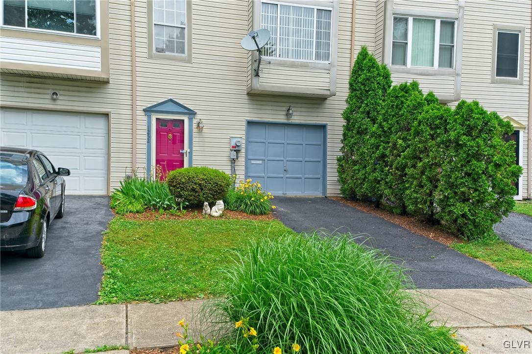1252 Stanford Road Bethlehem, PA 18018 - Photo 2 of 20 Gallery Image 2