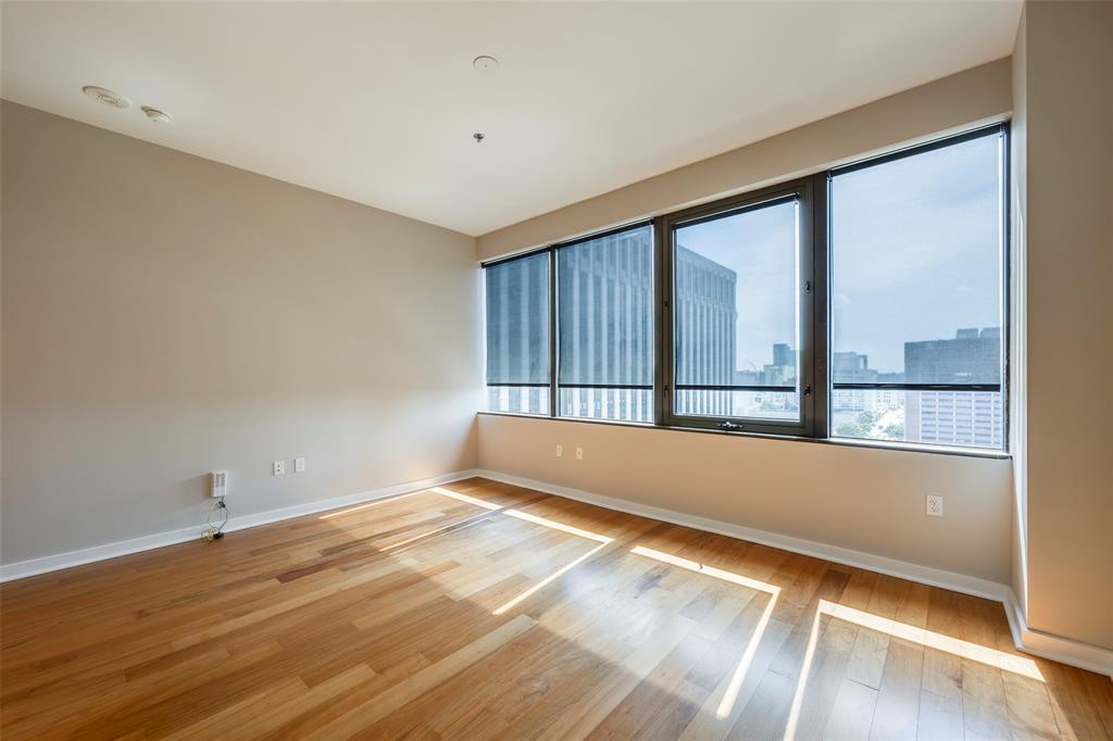1200 Main Street, Unit 1002 Dallas, TX 75202 - Photo 15 of 30 a view of an empty room with a window