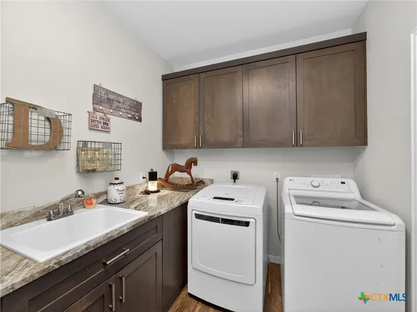 $642,000 | 494 Flash Circle, Luling, TX 78648