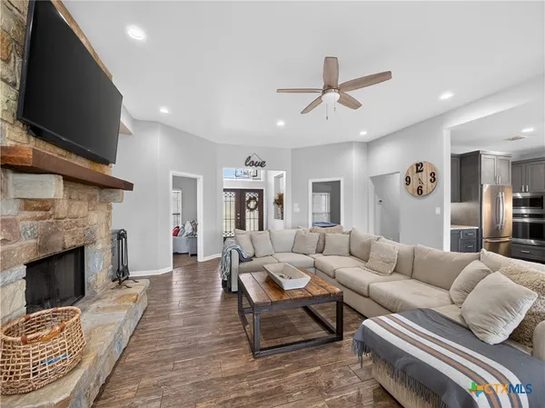 $642,000 | 494 Flash Circle, Luling, TX 78648