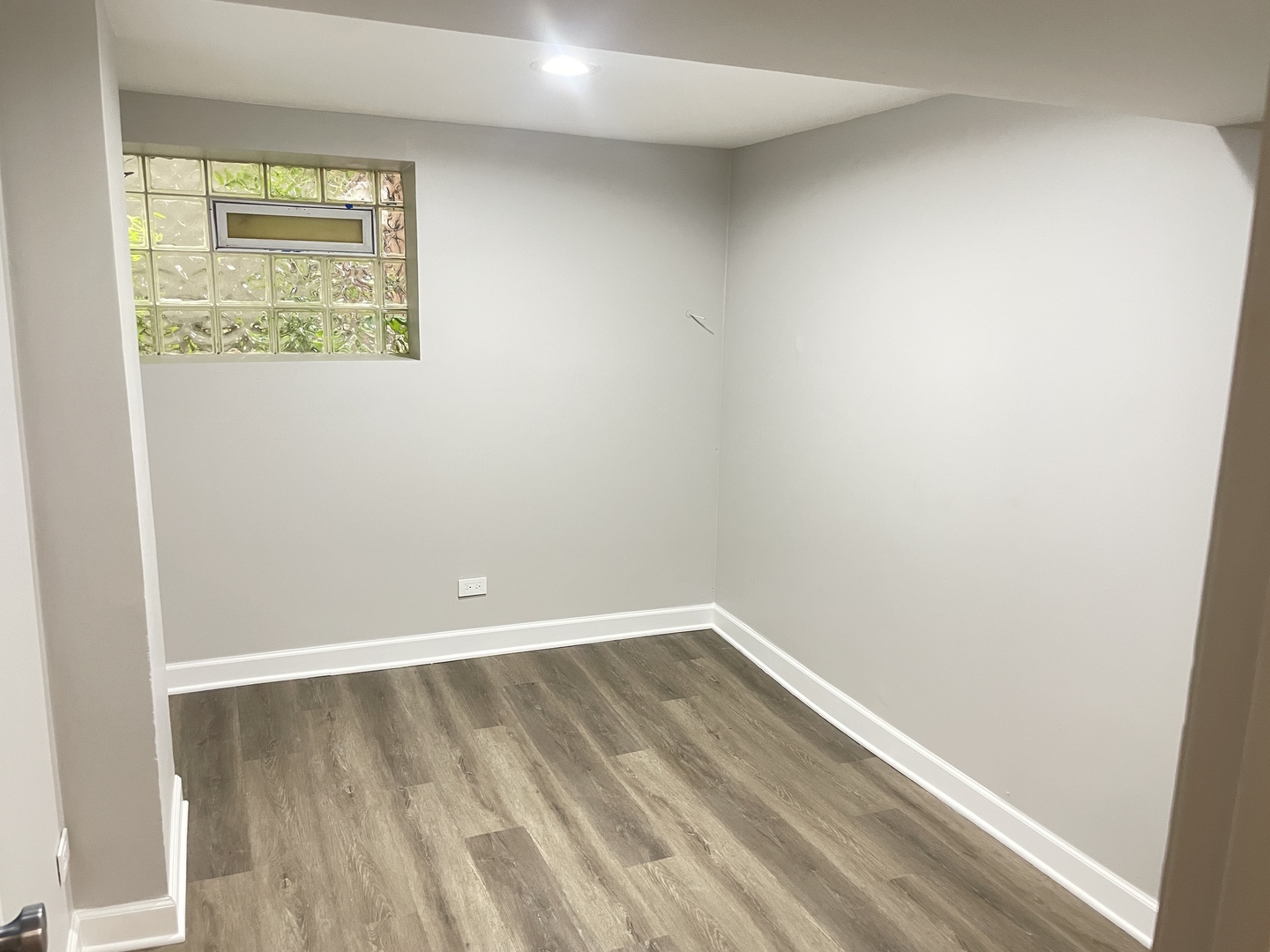 2617 West Rascher Avenue, Unit G Chicago, IL 60625 - Photo 8 of 15 an empty room with a window