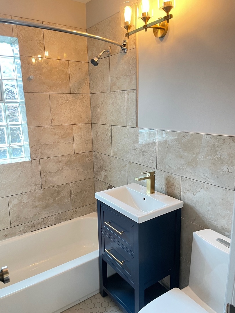 2617 West Rascher Avenue, Unit G Chicago, IL 60625 - Photo 9 of 15 a bathroom with a sink a toilet and shower