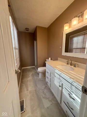 $352,000 | 660 East Bonebrake Road, Veedersburg, IN 47987