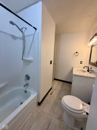 $345,000 | 660 East Bonebrake Road, Veedersburg, IN 47987