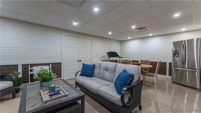 $1,950,000 | 2573 North Business Rte 5, Camdenton, MO 65020