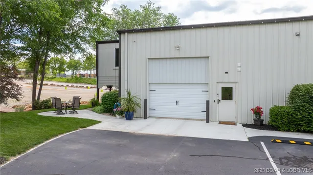 $1,950,000 | 2573 North Business Rte 5, Camdenton, MO 65020