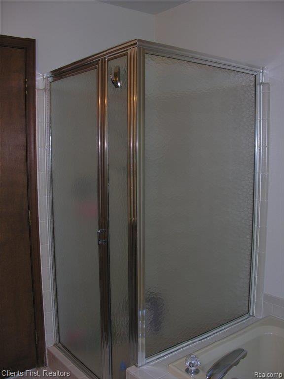 44974 Danbury Road Canton, MI 48188 - Photo 32 of 43 MASTER SHOWER