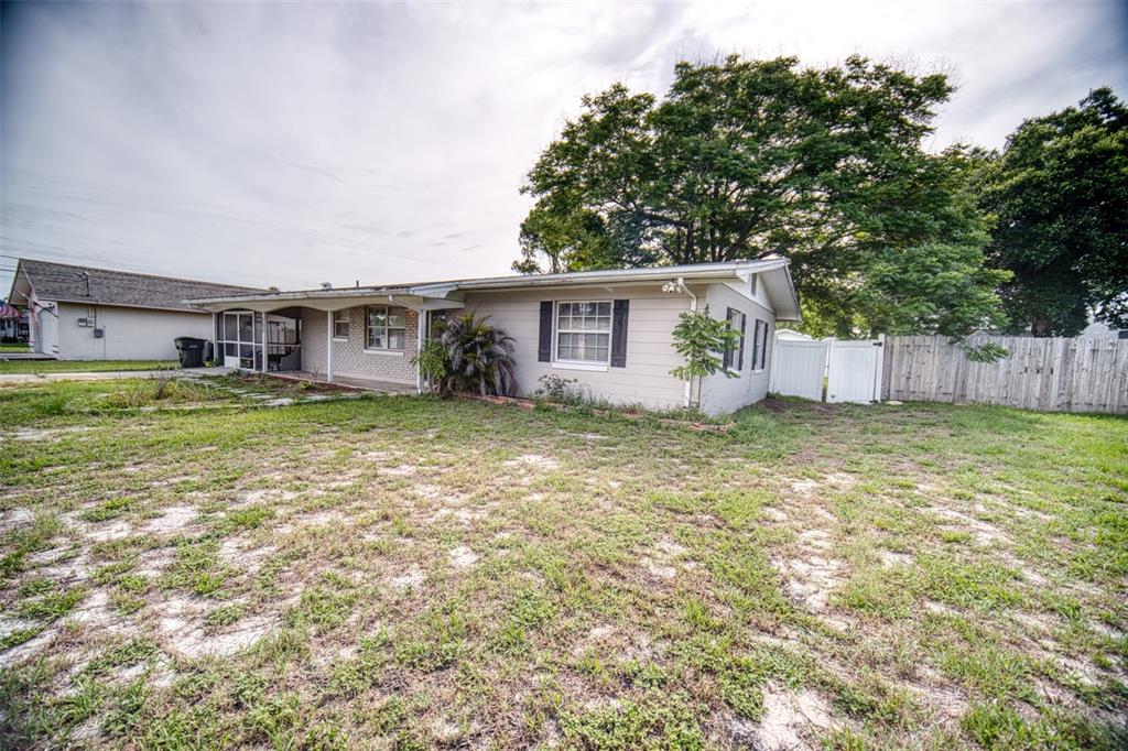 132 Longfellow Road Winter Haven, FL 33884 - Photo 2 of 21