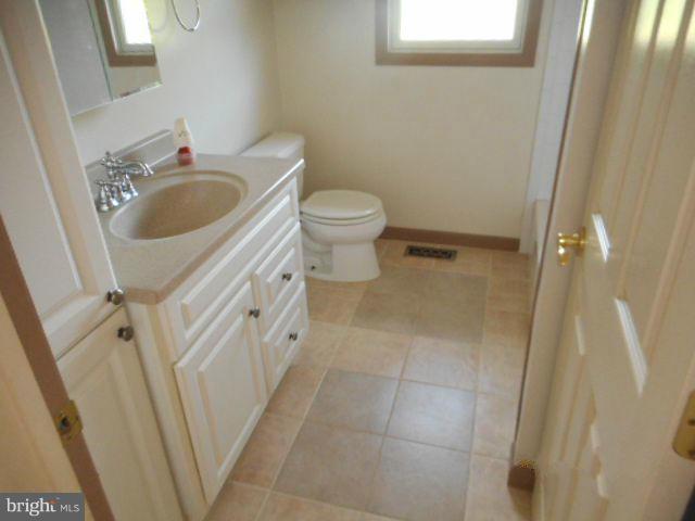 3410 Halter Road Westminster, MD 21158 - Photo 12 of 21 Hall Full Bath