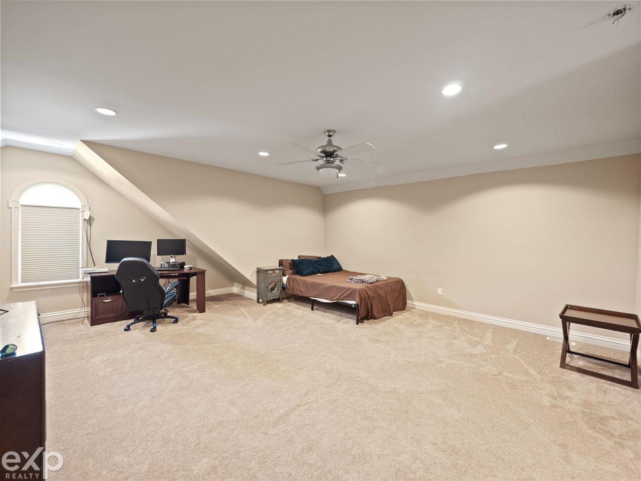 4601 The Hts Boulevard Rochester, MI 48306 - Photo 45 of 60 50078887-45.JPG